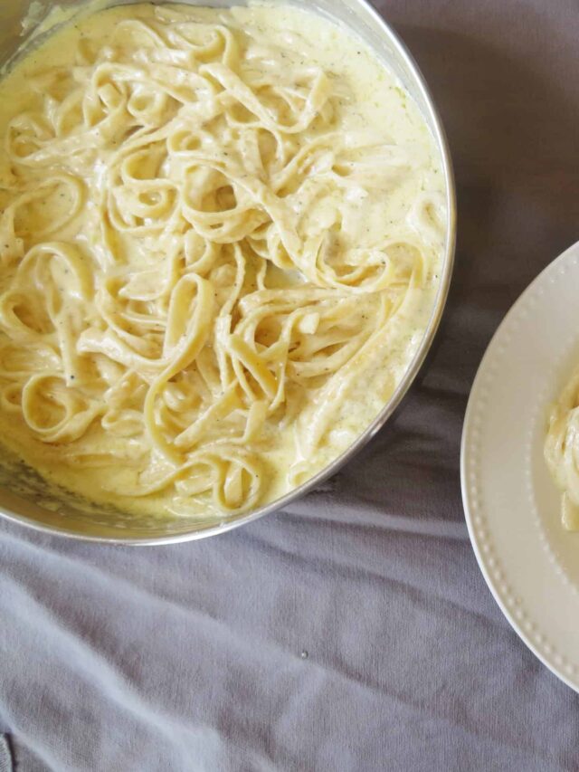 Bowl of fettuccine alfredo.