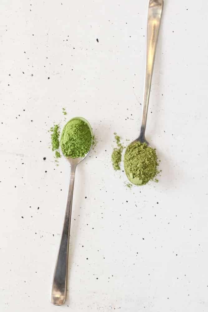 Overhead image of two matcha powers on spoons. 