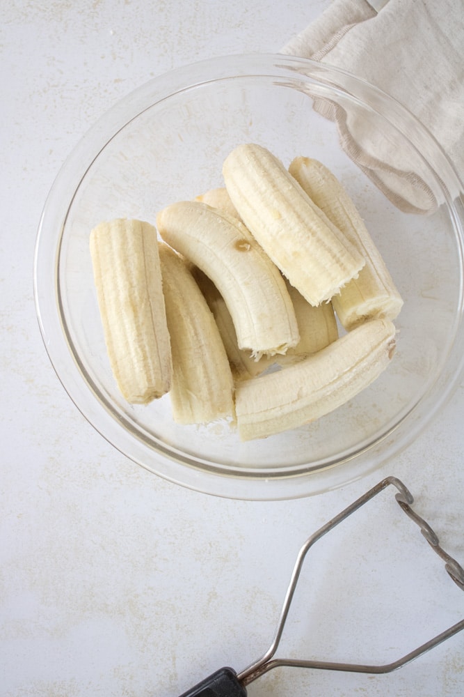 Ripe bananas  in a bowl.