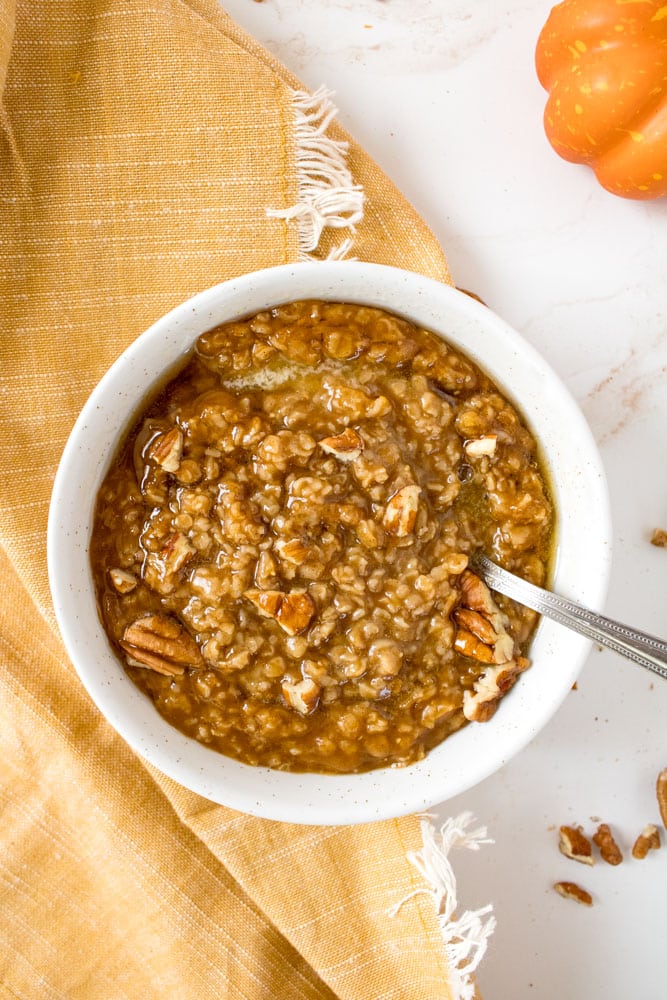 Oatmeal with pumpkin and nuts. 