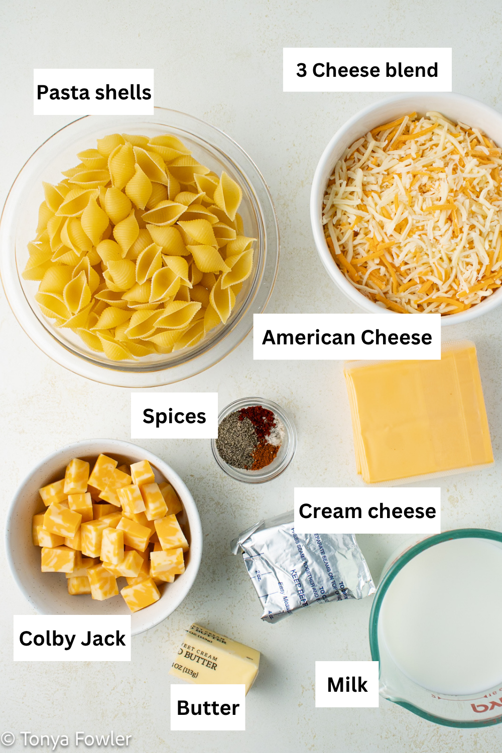 Smoked mac and cheese ingredients infographic.