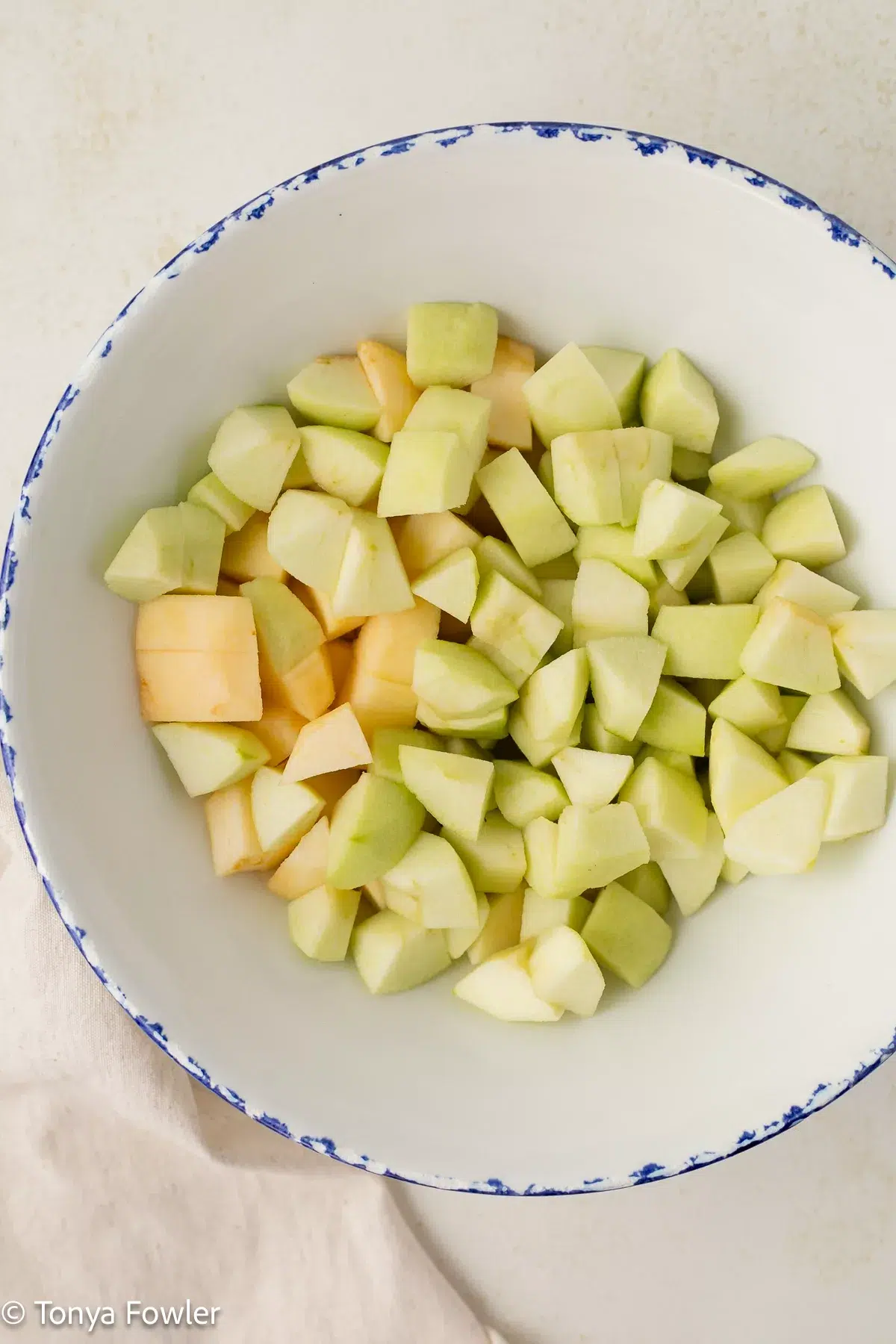 Cut apples in a bowl.