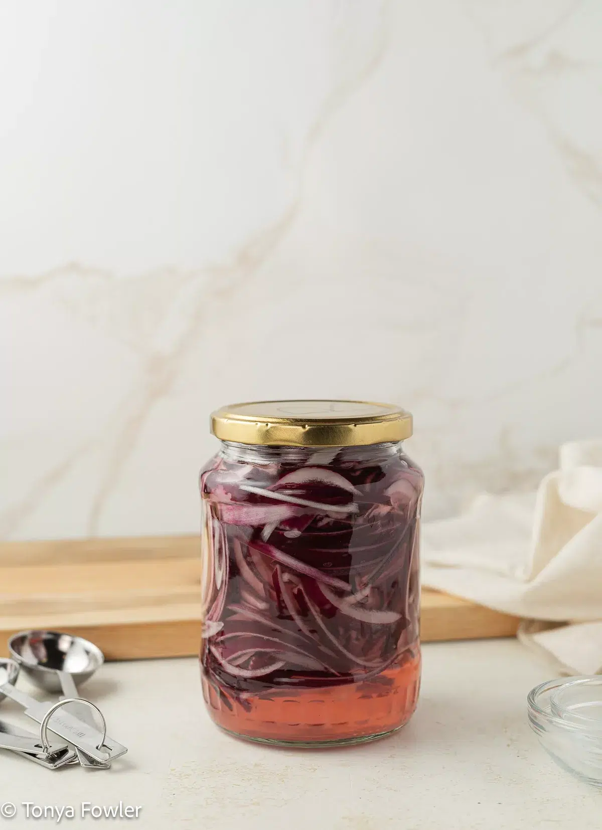 Sliced onions in a jar with vinegar.